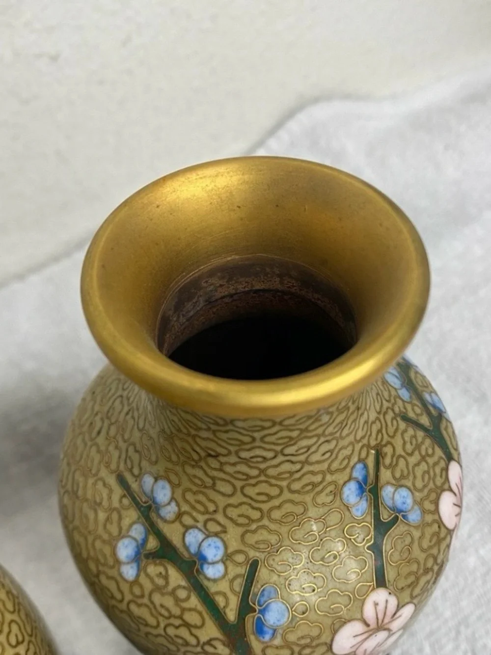 Vintage Chinese Traditional Mustard Floral Set of 2 Small Vases Contemporary - Picture 6 of 16